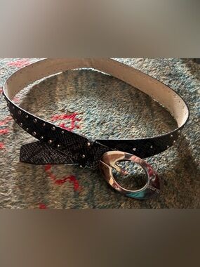 Y2K Guess Leather Women’s Belt with Silver G Buckle snakeskin print with studs